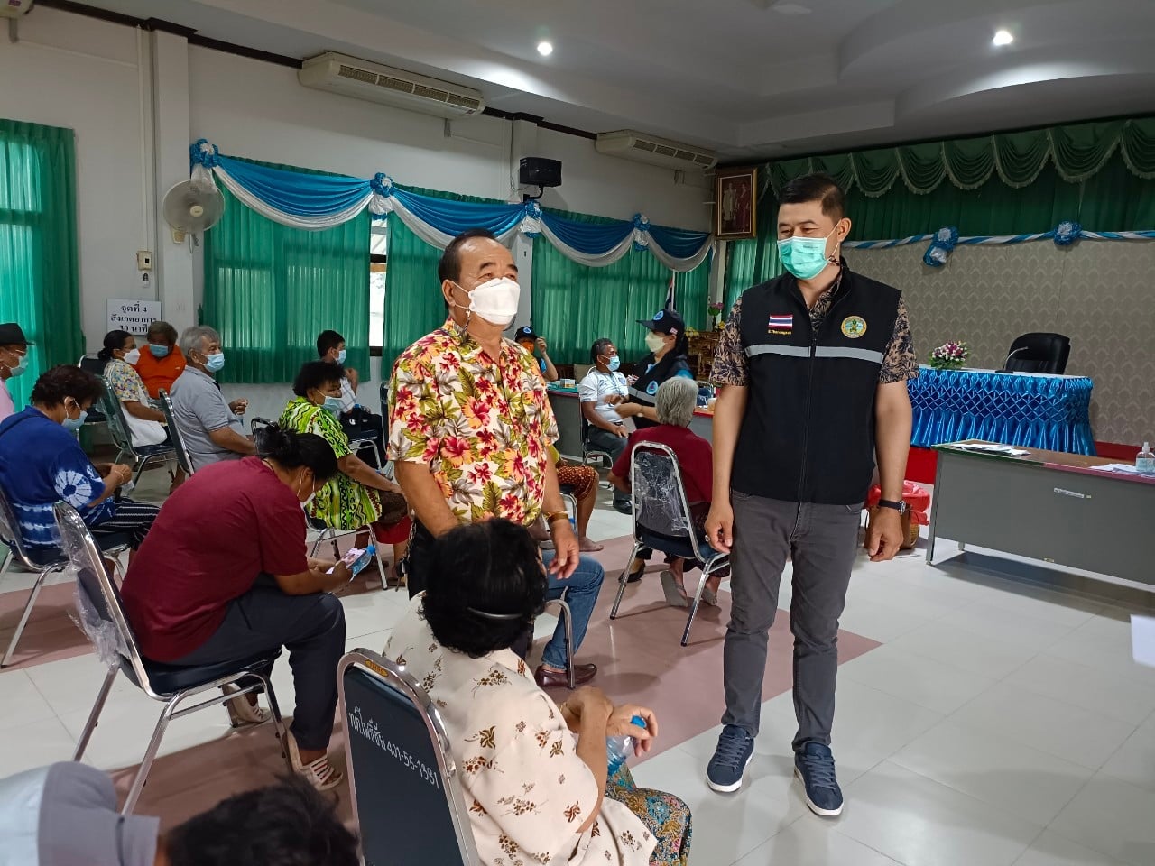 วันที่ 12 เม.ย. 2565 เทศบาลตำบลโพธิ์ชัย ร่วมกับ รพ.สต.โพธิ์ชัย ฉีดวัคซีนป้องกันโรคโควิด-19 เข็ม 1-4 ให้กับประชาชนในพื้นที่ตำบลโพธิ์ชัย