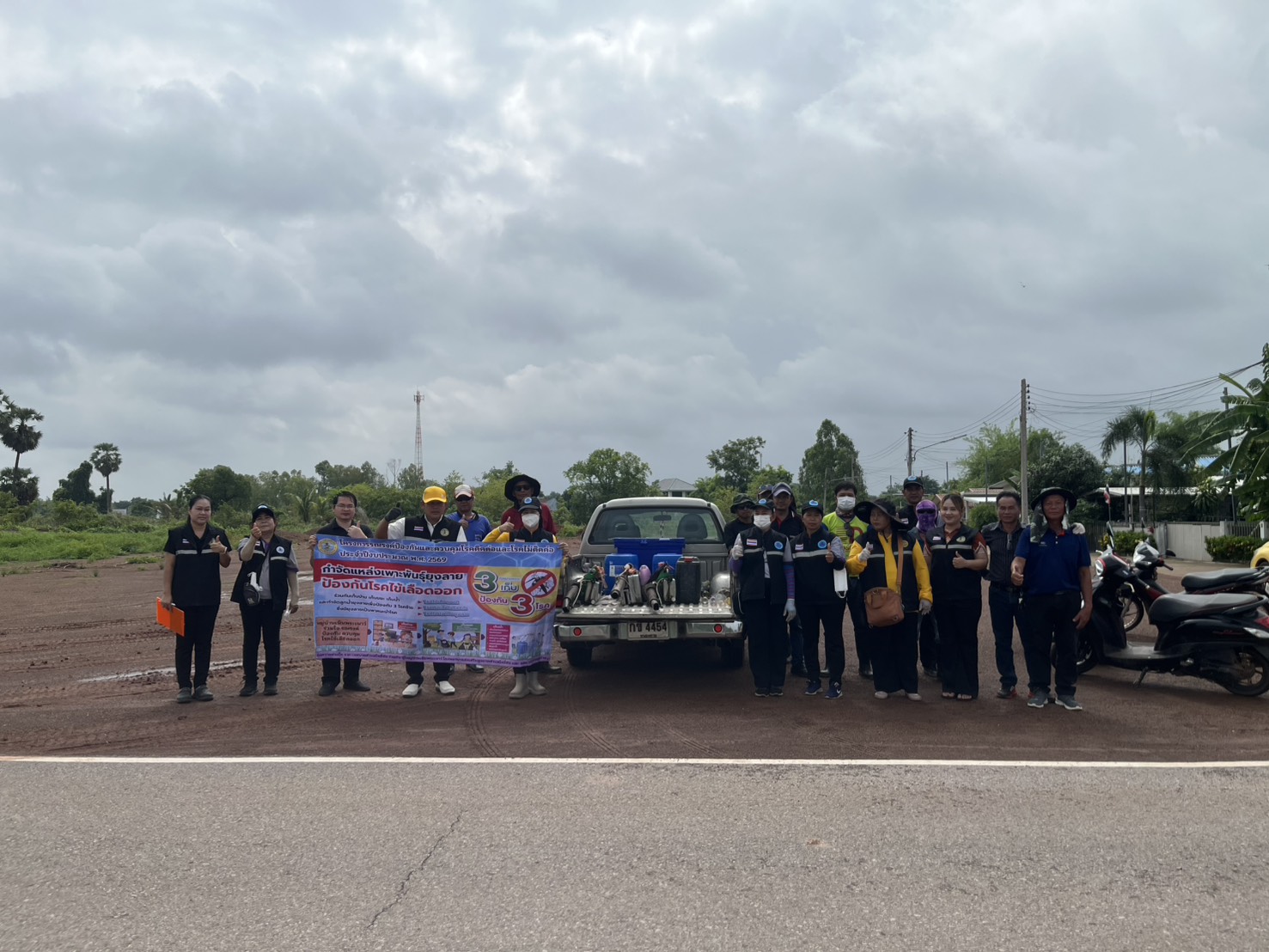 รณรงค์ประชาสัมพันธ์การป้องกัน และควบคุมโรคไข้เลือดออก บ้านเนินพระเนาว์