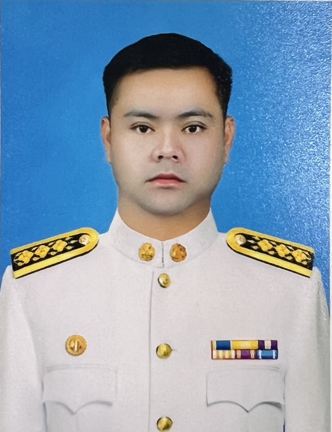 นายองอาจ ปริวัติ